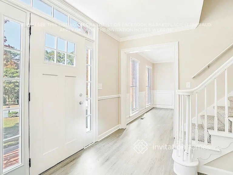 747 Edgewater Ln NW — Photo 4