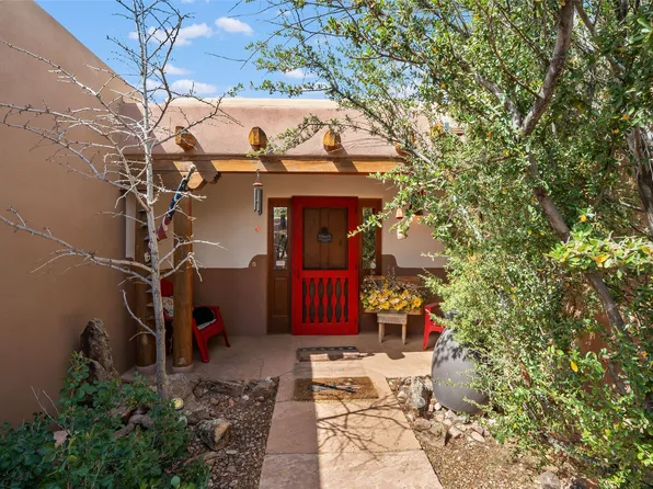 6 Quedo Rd, Santa Fe, NM 87508
