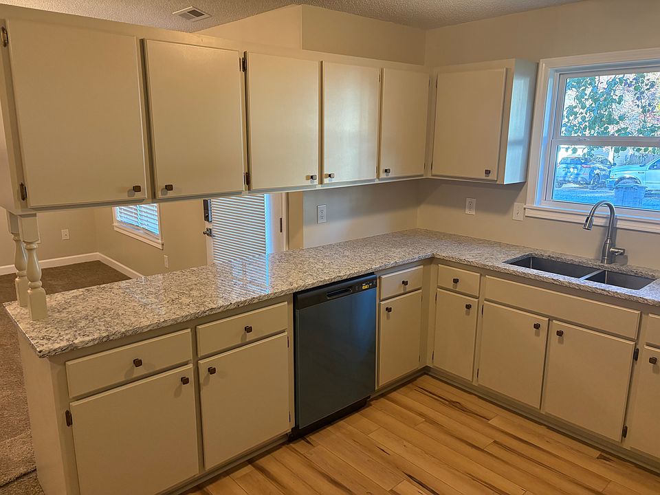 2nd image of 108 Creekpoint Dr