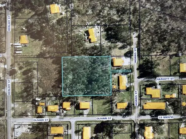 425 Herlihy St, Waveland, MS 39576