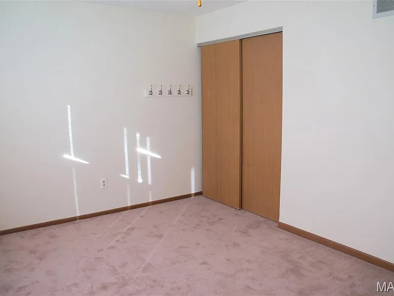 1420 Royal Oak Ct — Photo 10