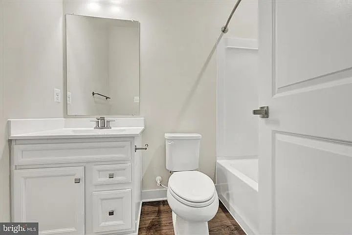 815 Lennox St — Photo 12