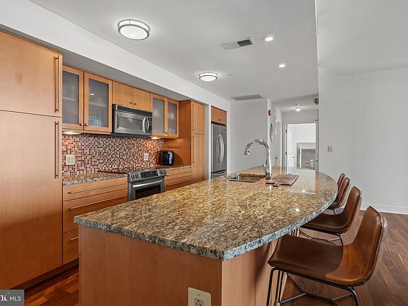 3rd image of 675 President St Unit 2005