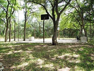 4th image of 722 Shady Hollow Dr
