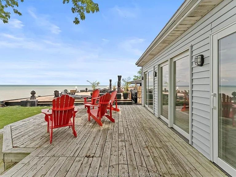 12746 Riverside Dr E — Photo 36