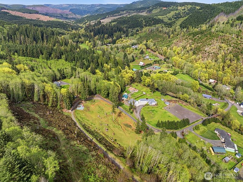 2nd image of 505 Apple Creek