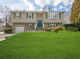 30 Jockey Hollow Dr, Nanuet, NY 10954