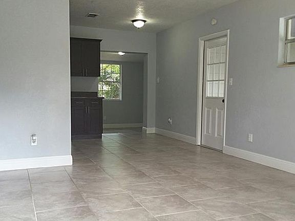 4th image of 2106 W Rambla St