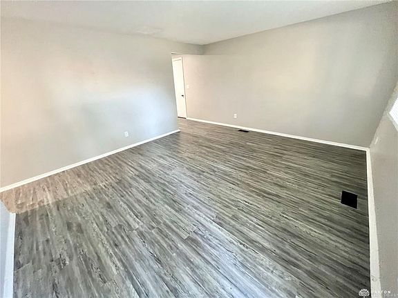 3rd image of 242 Cambridge Dr