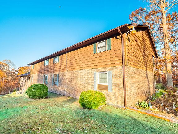 3rd image of 400 Cranbrook Ave SE APT 1