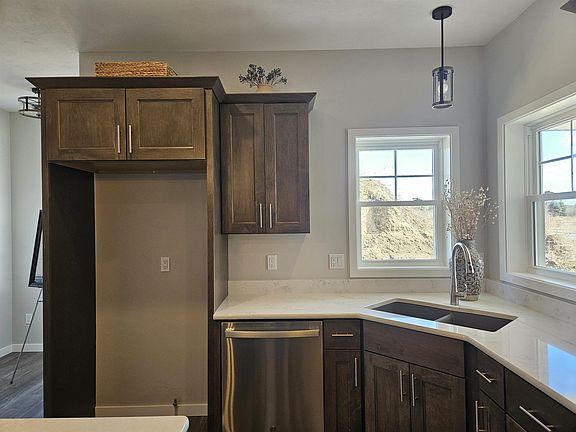 4th image of 3705 Newcastle Dr