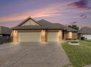 3109 Loren Dr, Moore, OK 73160