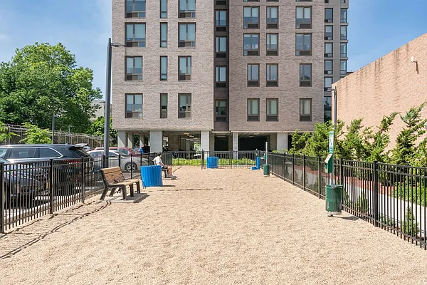 Rented by Lisa Management | media 9