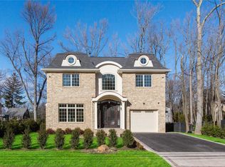 11 Tuddington Rd, Great Neck, NY 11023