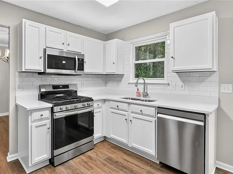 4554 Darrowby Dr — Photo 10