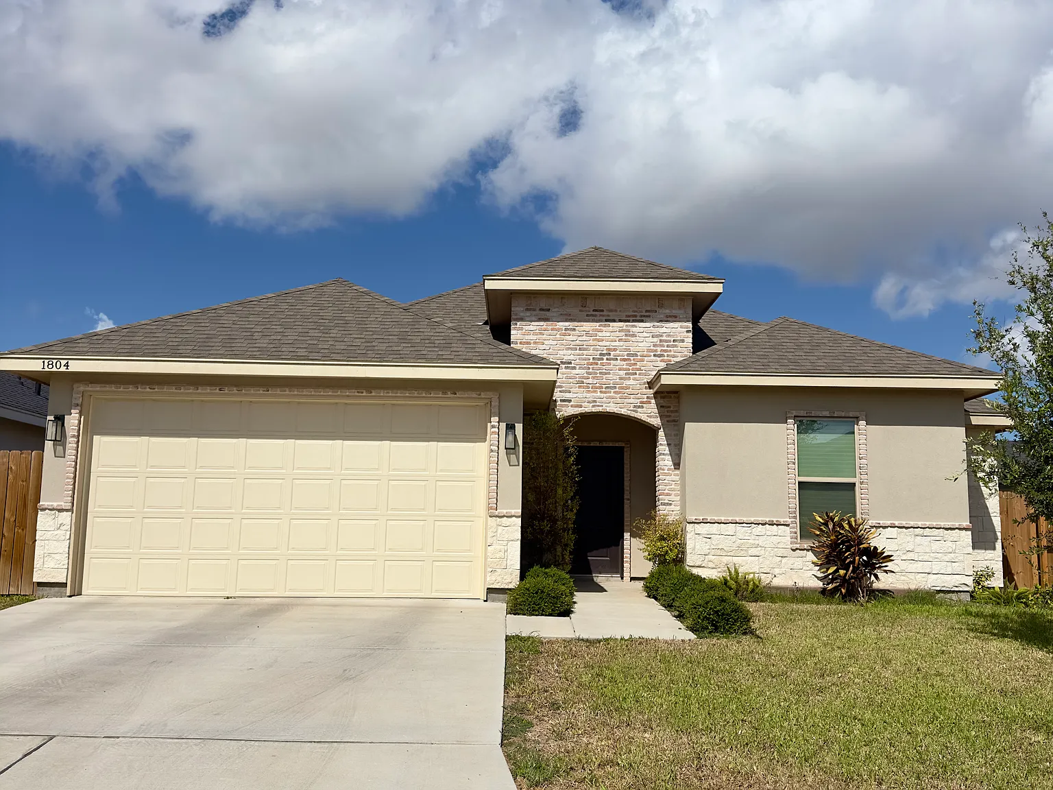 3 bed, 1643 sqft, $2,000 — Photo 1