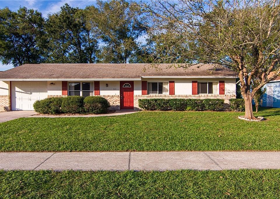 1st image of 841 Village Lake Dr N