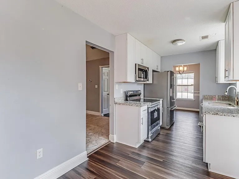 14160 Maple Ct — Photo 6