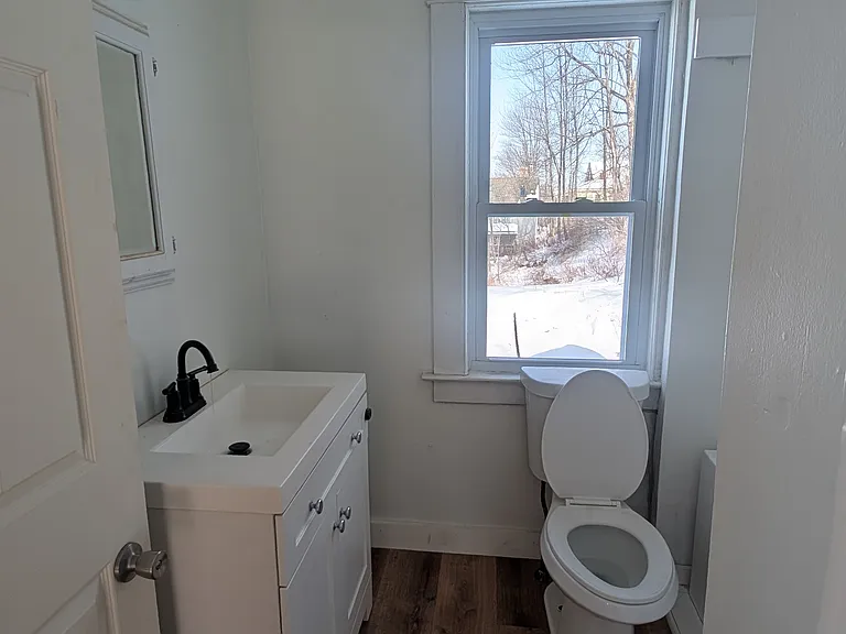 416 Burgess St — Photo 1