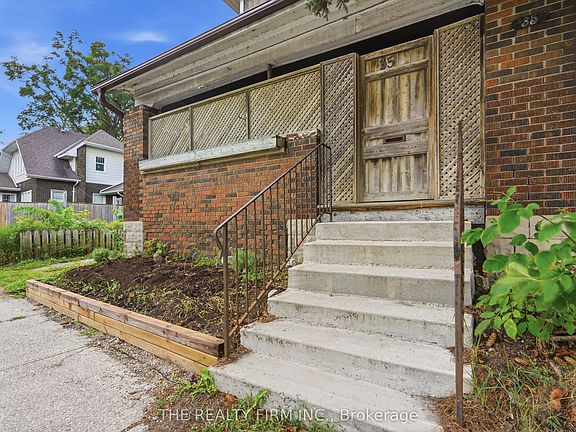 3rd image of 35 Wharncliffe Rd S