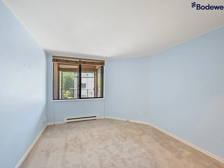 1080 Broughton St — Photo 10