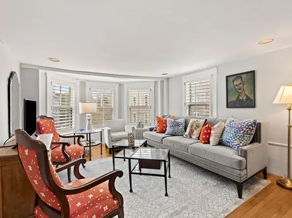 12 Darling St #2, Marblehead, MA 01945