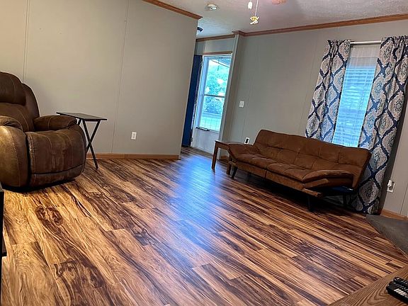 5th image of 821 Walkers Cir