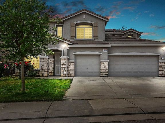3rd image of 8859 Bergamo Cir