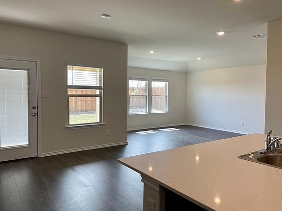 3rd image of 3128 Sweetwater Way