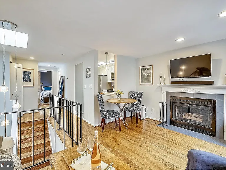 1124 25th St NW #201 — Photo 5