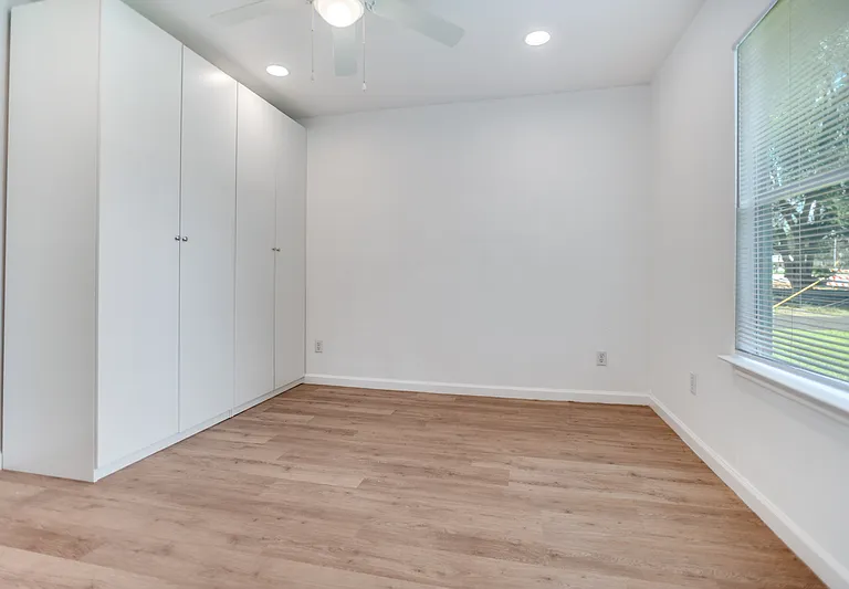 905 W Abram St #3 — Photo 8