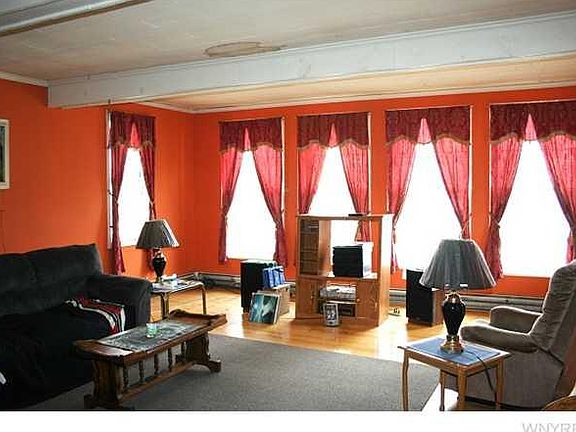 2nd image of 22 Royal Ave