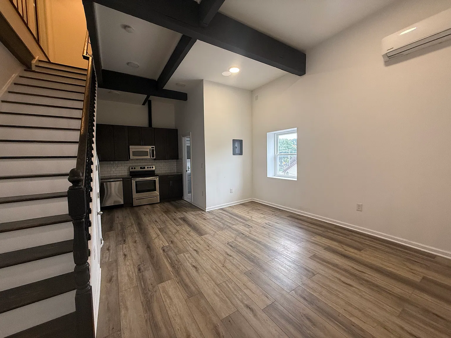 2 bed, 1500 sqft, $2,100 — Photo 1