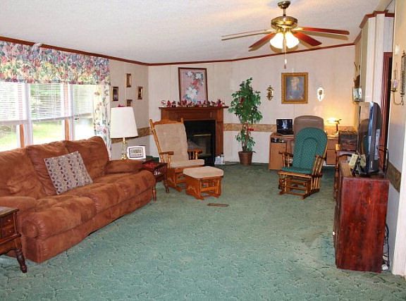 2nd image of 1069 Davidson Ln