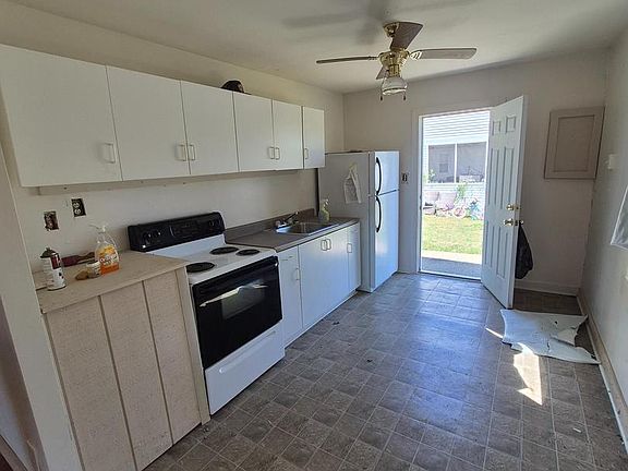 4th image of 22845 Pleasant Ln
