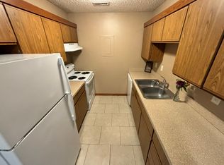 5100 Emerald Dr #24, Lincoln, NE 68516