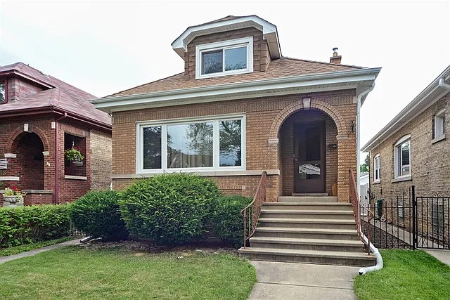 2552 Wood St photo 1