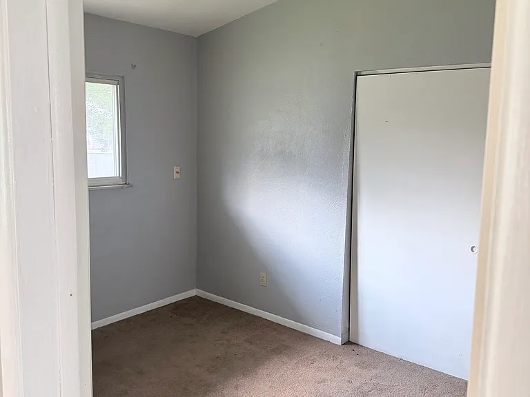 675 Grace Ave — Photo 3