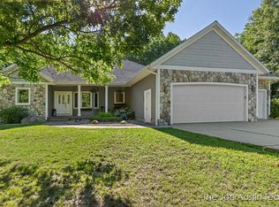 11420 Troy View Dr NE, Rockford, MI 49341