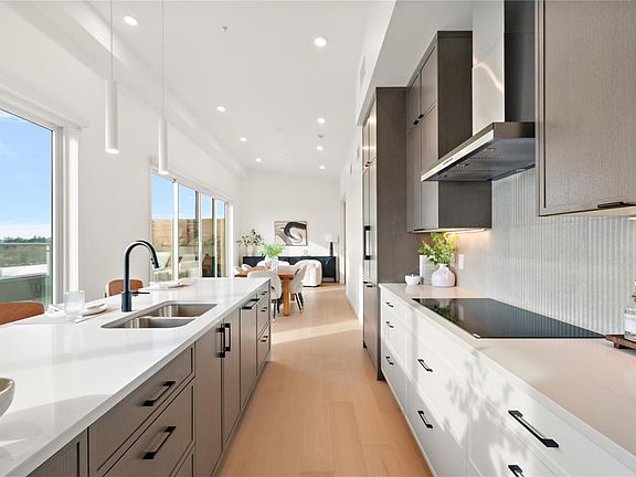 2nd image of 1102 Esquimalt Rd #502