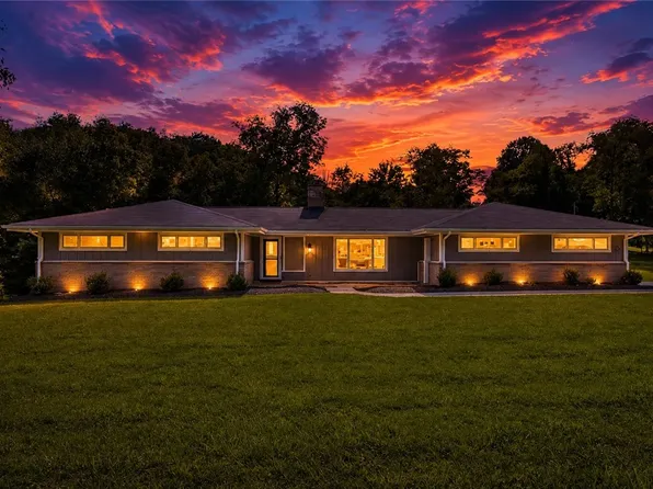 524 Munntown Rd, Finleyville, PA 15332
