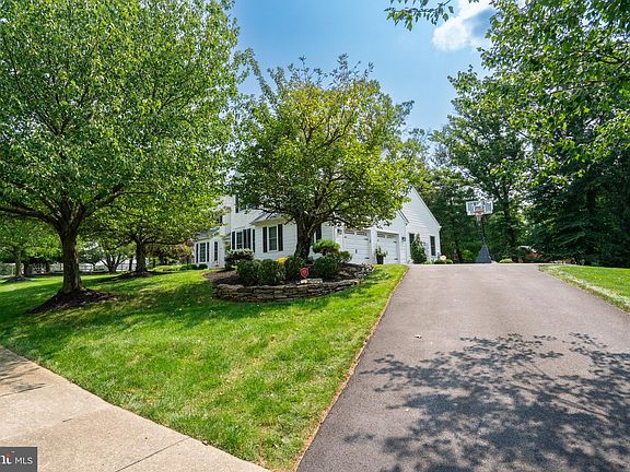4th image of 101 Davis Dr