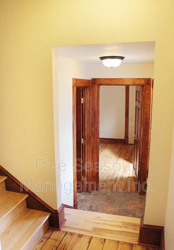 4 bed, 2.0 bath, 1100 sqft, $4,400 — Photo 3