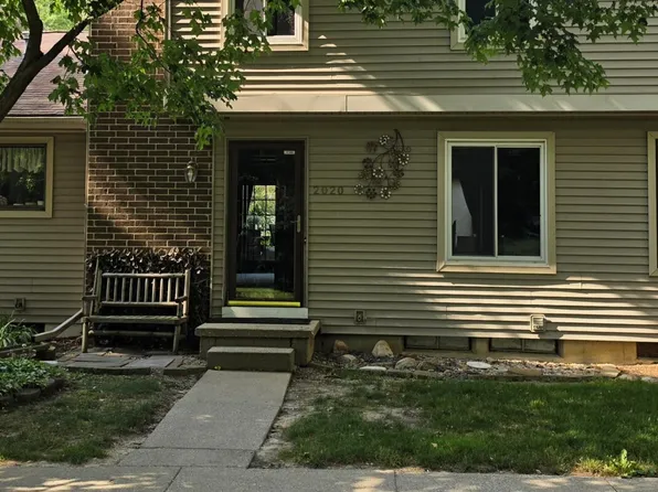 2020 Blue Lac Dr, Haslett, MI 48840