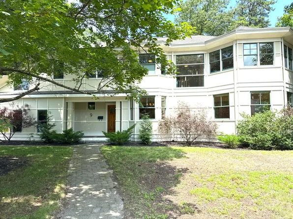 9 Sunny Knoll Ter, Lexington, MA 02421