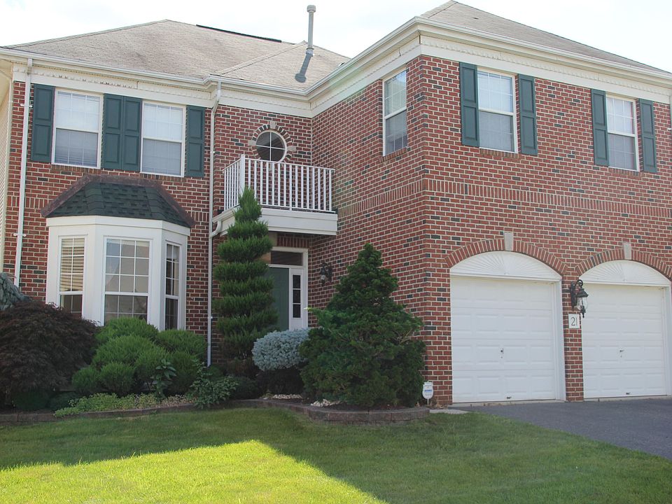 1st image of 21 Turnberry Dr