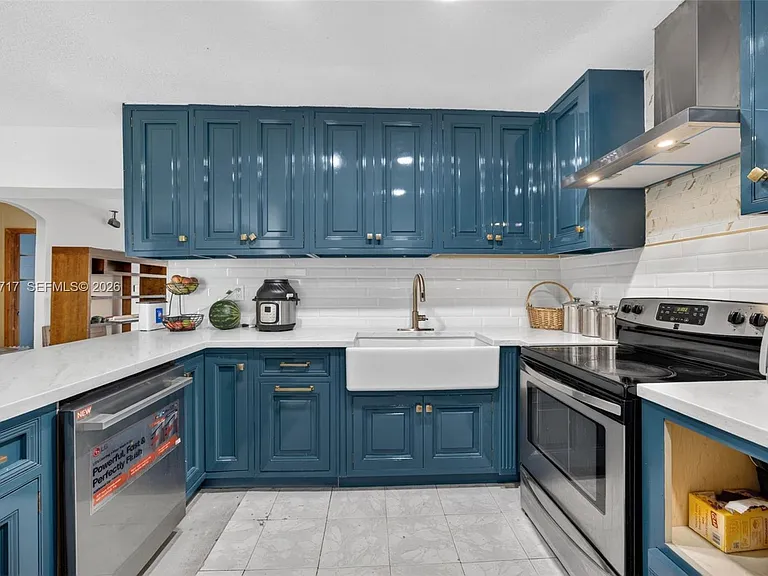 313 NW 132nd Pl — Photo 9