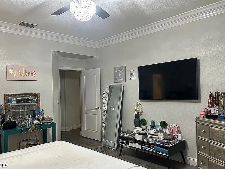 221 NW 3rd Pl — Photo 19