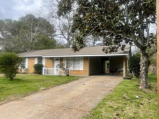 3 bed, 1620 sqft, $900 — Photo 1