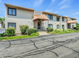 80 Commonwealth Ct APT 2, Vernon Hills, IL 60061